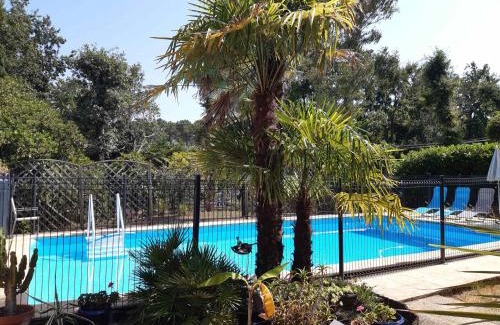 Audenge House | Cozy Gîte les 2 pins with Ocean View and Pool Access