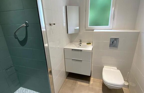 Castets House | Guest Rated: Gîte Les Bambous de Castets with Pool Access