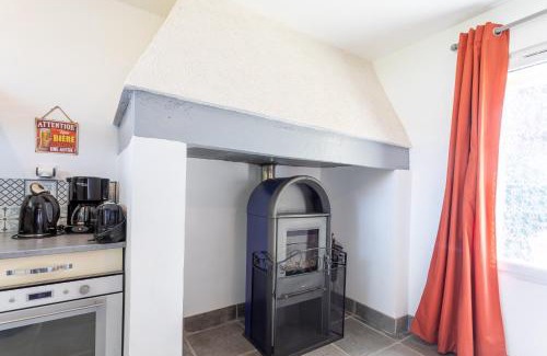 Mont House | Charming Maison de village de France: Pet-Friendly Retreat