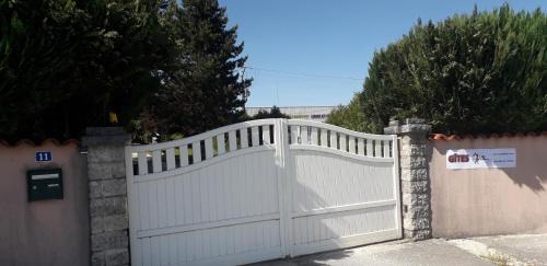 Sainte-Menehould Apartment | Discover Gîte Les Chevaliers fous: Pet-Friendly Oceanfront Retreat