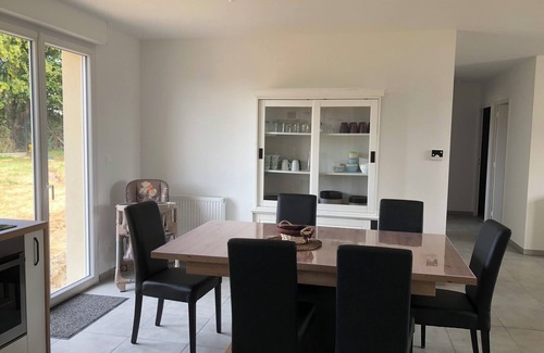 Garennes-sur-Eure House | Discover Gîte les Coquelicots: Poolside Ocean Retreat