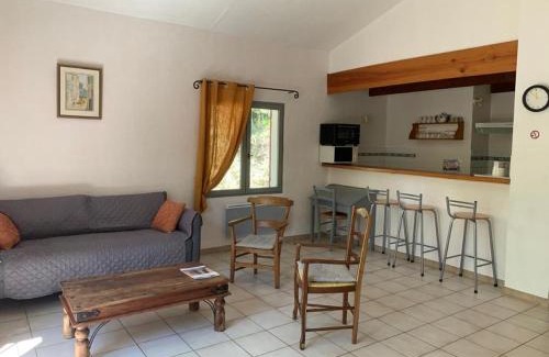 Carpentras House | Cozy Gîte les Cyprès: Poolside Retreat with Ocean Views