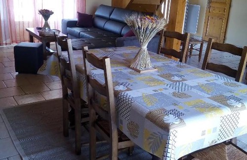 Eyzerac Apartment | Relax at Gîte les Grésilles with Pool & Family-Friendly Amenities