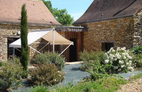 Campagnac-les-Quercy House | Gîte Les Grangettes: Poolside Retreat with Scenic Views