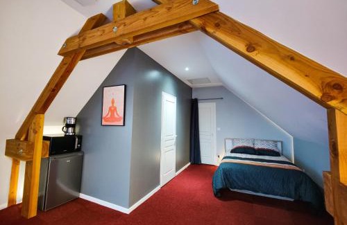 Le Donjon Bed & Breakfast | Oceanfront Studio Les Grandes Menières: Rated 9.5/10