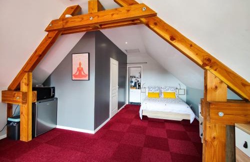 Le Donjon Bed & Breakfast | Oceanfront Studio Les Grandes Menières: Rated 9.5/10