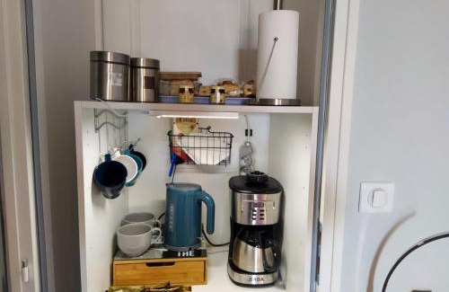 Le Donjon Bed & Breakfast | Oceanfront Studio Les Grandes Menières: Rated 9.5/10