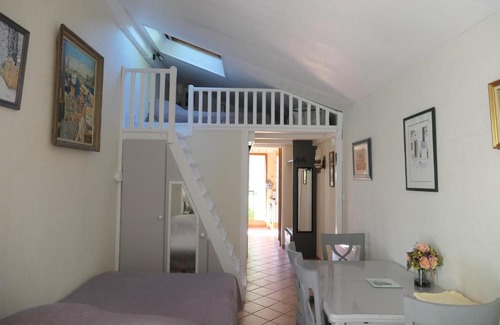 Crecy-en-Brie House | Gîte Les Iris: Oceanfront Escape with Excellent Reviews