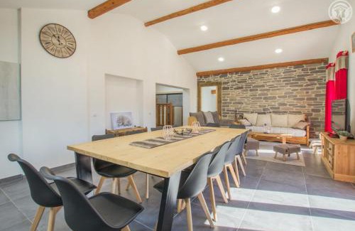 Termignon House | Discover Gîte Les Mélèzes: Family-Friendly with Pool Access