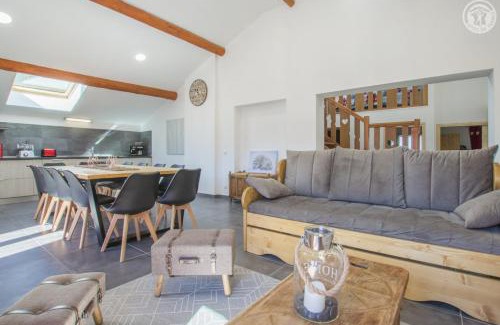 Termignon House | Discover Gîte Les Mélèzes: Family-Friendly with Pool Access