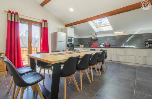 Termignon House | Discover Gîte Les Mélèzes: Family-Friendly with Pool Access