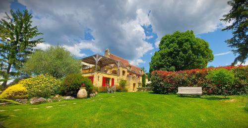 Grolejac House | Gîte Les Pierres Blondes: Oceanfront Retreat with Pool