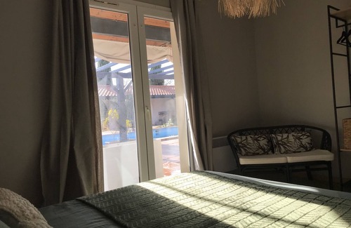 Biganos House | Gîte les Pins: Idyllic Retreat with Pool & Ocean Views