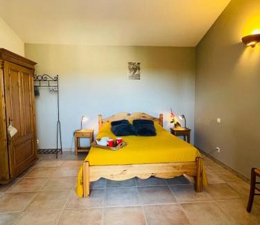 Carpentras Apartment | Gîte Les Vignes: Family-Friendly Retreat with 9.5/10 Rating