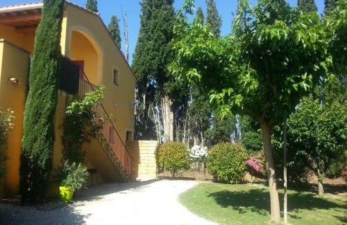 Carpentras Apartment | Gîte Les Vignes: Family-Friendly Retreat with 9.5/10 Rating