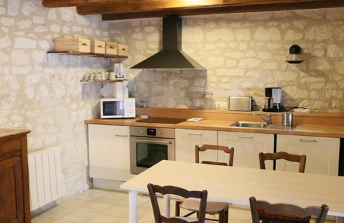 Ligre House | Gîte Ligré: Spacious 8-Room Retreat for Families & Pets