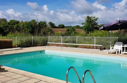 Ligre House | Gîte Ligré: Spacious 8-Room Retreat for Families & Pets