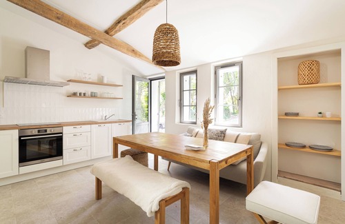 Capian Apartment | Gîte Lilas: Ideal Retreat with Spa and Kitchen Amenities