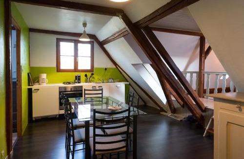 Pfettisheim House | Cozy Gîte: Renovated Stay in an Alsatian Farmhouse