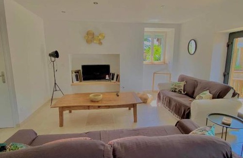 La Chapelle-Aubareil House | Inviting Gîte Lomegaja near Lascaux with Pool & Pets