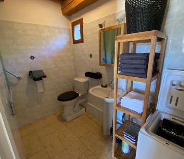 Aureille House | Gîte Lou Pastre: Pet-Friendly Escape with Pool & Family Fun