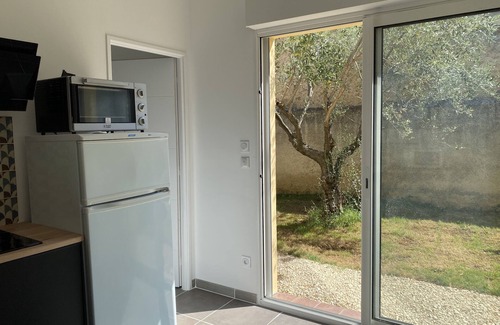Aubignan Cottage | Serene Getaway at Gîte Lou Sabaï in Provence's Beauty
