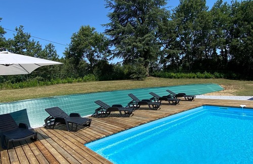 Puycelci House | Discover Gîte Loustalou: Top-Rated Stay with Ocean Views