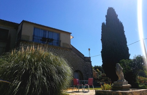 Cucuron House | Cozy Gîte Luberon - Cucuron with Kitchen Amenities