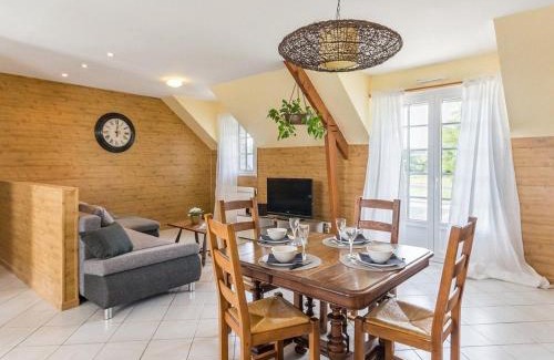 Mesquer House | Bright Retreat with Private Garden Near the Beaches