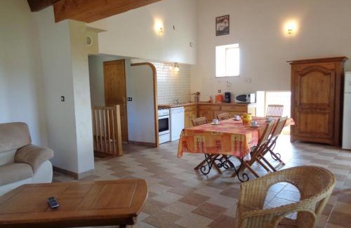 Chuyer House | Bright Gîte with Private Grounds - Perfect for Outdoor Fun!