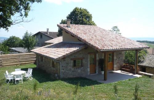 Chuyer House | Bright Gîte with Private Grounds - Perfect for Outdoor Fun!