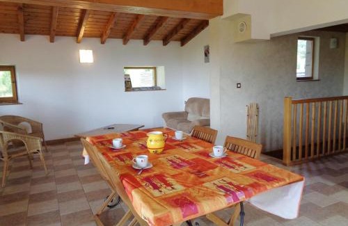 Chuyer House | Bright Gîte with Private Grounds - Perfect for Outdoor Fun!