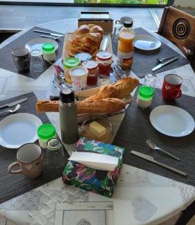 Le Poire-sur-Vie Apartment | Oceanfront Gîte Mélisse: Guest Rated 9/10 with Breakfast