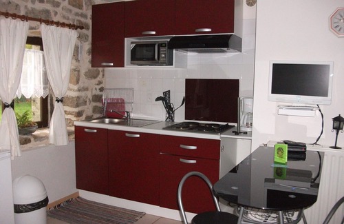 Berric Cottage | Gîte Maézoù: Cozy T2 with Pool near Countryside & Sea
