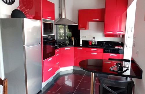 Saint-Jean-Pied-de-Port House | Relaxing Gîte maison YBARNEGARAY with Spa & Lake Views