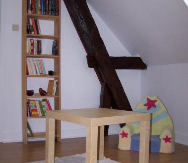 Saint-Aignan Apartment | Cozy Gîte Maison de Sophie: Family and Pet Friendly Stay