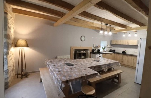 Saint-Clement House | Relaxing Gîte Maison Laroque: Lake View & Spa Retreat