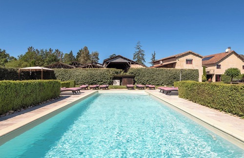 Ajat House | Relaxing Gîte Marie: Pool, Spa & Ocean Views Await