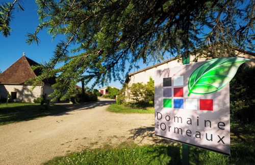 Ajat House | Relaxing Gîte Marie: Pool, Spa & Ocean Views Await
