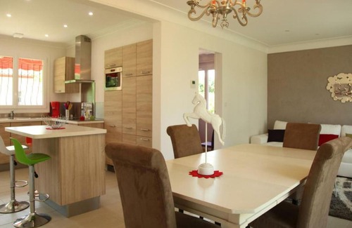 Meilhan House | Family-Friendly Retreat at Gîte Meilhan, Perfect for 6