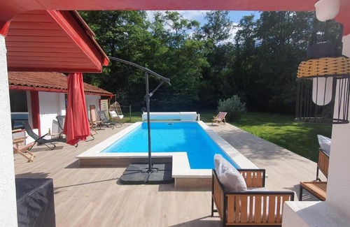 Saint-Pee-sur-Nivelle House | Pet-Friendly Gîte Mendi Ura with Pool & Family Amenities
