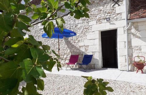 Meusnes House | Comforting Gîte Meusnes for 4 - Perfect for Families!
