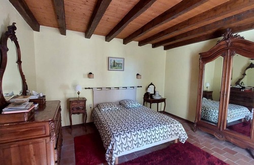 Moncaut House | Family-Friendly Gîte Meynard with Pool and Breakfast for 8