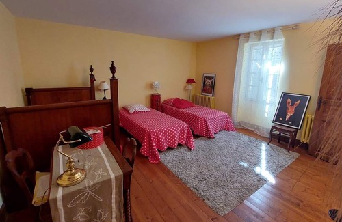 Moncaut House | Family-Friendly Gîte Meynard with Pool and Breakfast for 8