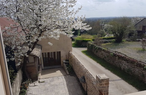 Jublains House | Guest Rated 10/10: Gîte "mise en Scène" for Families & Pets