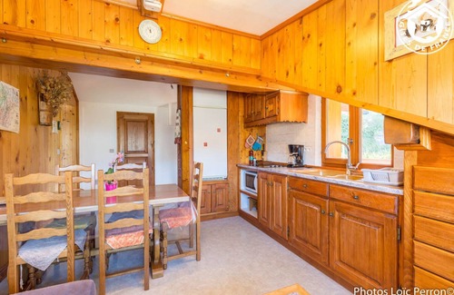 Great Alpine Road House | Cozy Gite Near Champagny en Vanoise with Great Amenities