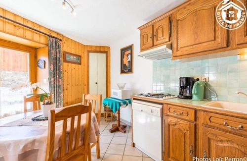 Great Alpine Road House | Cozy Gite near Champagny en Vanoise with Family Amenities
