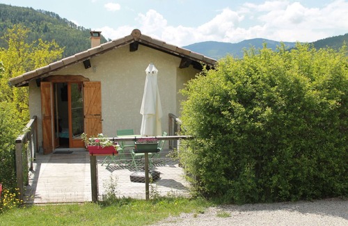 Les Pres House | Explore Nature at Gîte Montagne: Guest Rated 10/10!