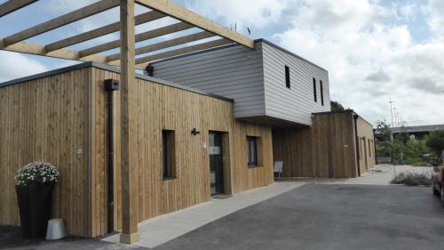 Lesquin House | Discover Gîte Noir Lapin: Oceanfront Retreat with Pool
