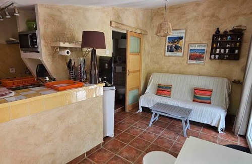 Auriol Cottage | Experience Gîte Notre Cabanon in Scenic Provence